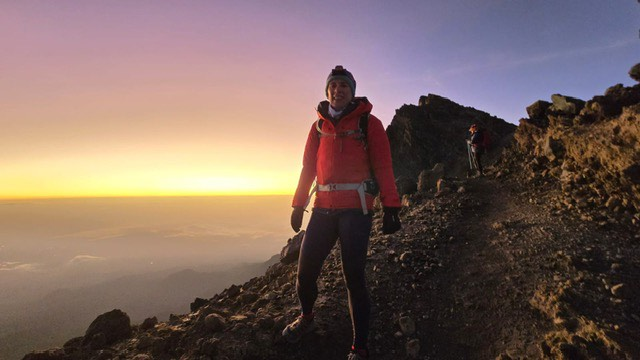 从梅鲁山日出到乞力马扎罗星空：Fenix给探险满分安全感